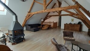 Unclassified image, 5 of 22, button - Large character house Pets welcome at no extra charge (Lormes)