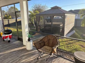 Terrace/patio - Charming 3-bedroom house with AC in amazing Cape Coral (Cape Coral)