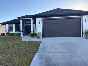 Exterior - Charming 3-bedroom house with AC in amazing Cape Coral (Cape Coral)
