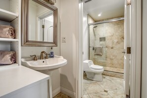 Jabón, papel higiénico