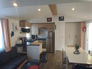 Private kitchen - 🏖️ Mobile home to rent with family or friends - Presqu'île de Quiberon 🌅 (Quiberon)
