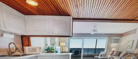 Four Ă micro-ondes, un four, surface de cuisson, lave-vaisselle