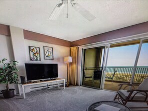TV - BEACH FRONT  1-bedroom condo in Ocean City (Ocean City)