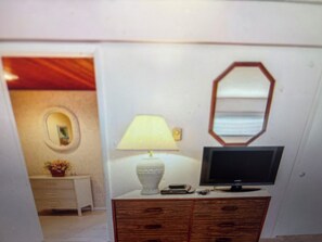 Interior - BEACH FRONT  1-bedroom condo in Ocean City (Ocean City)