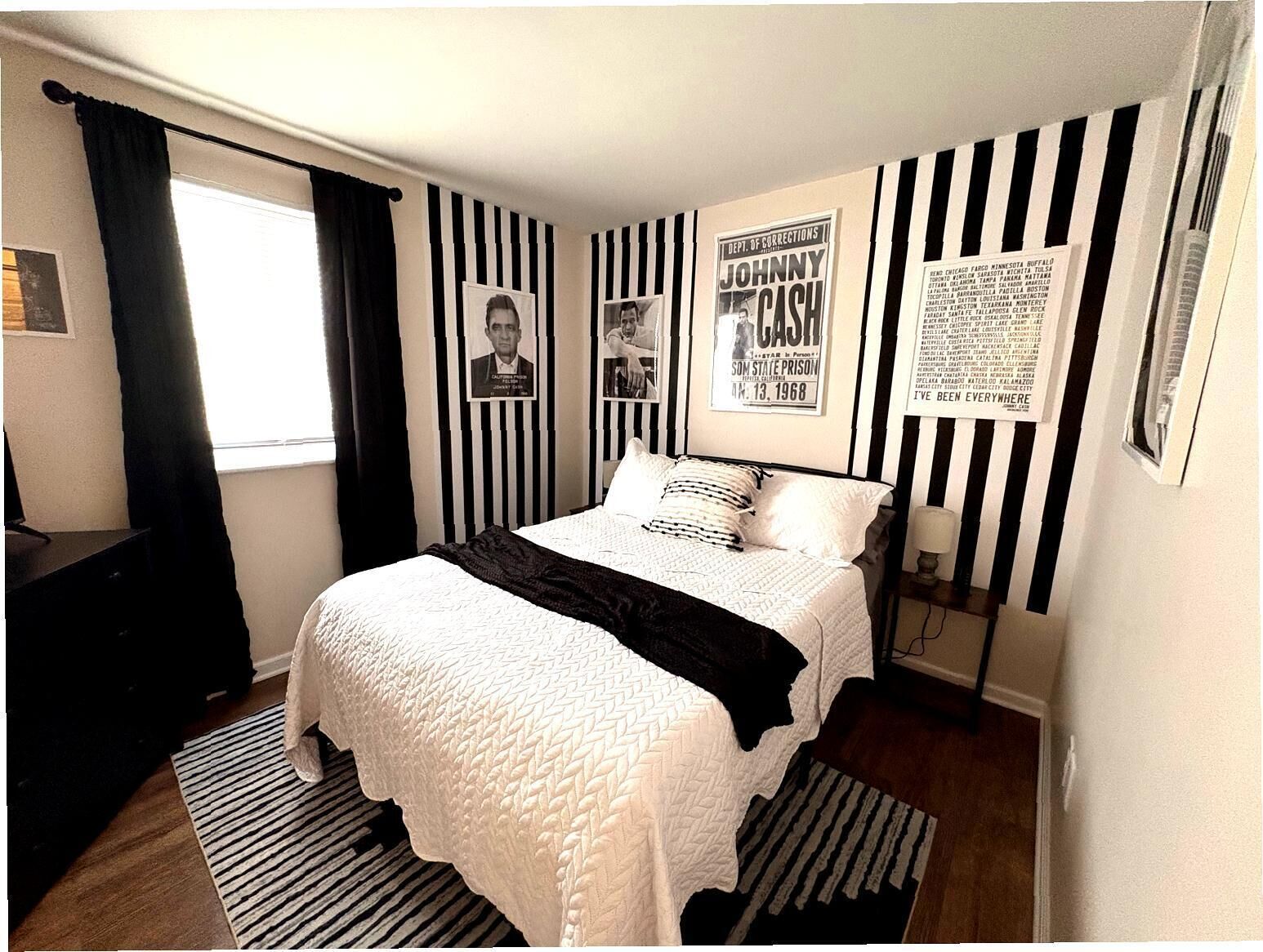 3 habitaciones, tabla de planchar con plancha, wifi y ropa de cama 