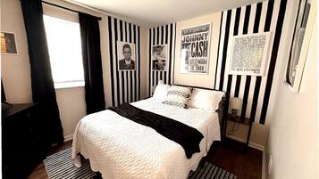 3 habitaciones, tabla de planchar con plancha, wifi y ropa de cama