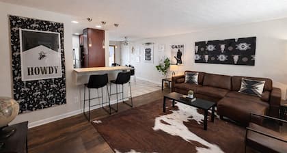 Cash's Cowboy Haven 3BR 2BA Covered Deck Dayton