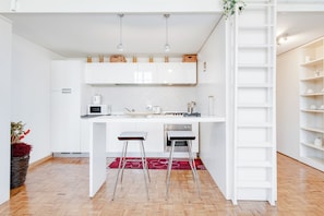 Studio | Private kitchenette - Guesthost - Piazza San Marco Studio Flat (Florence)
