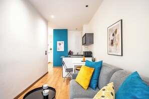 Apartment | Living area - Guesthost - Dimora Ponte Vecchio Lovely Apartment (Florence)
