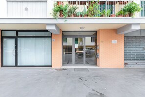 Front of property - Guesthost - Il Salotto Blu - Appartamento Con Parcheggio (Florence)