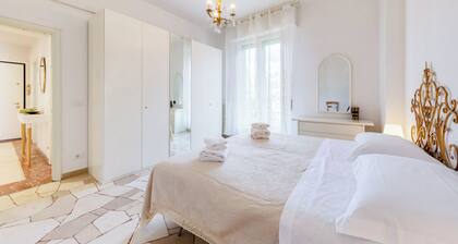 Guesthost - Il Salotto Blu - Appartamento Con Parcheggio