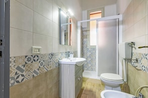 Apartment | Bathroom | Towels - Guesthost - Teatro Massimo Roomy Flat With Covered Terrace (Palermo)