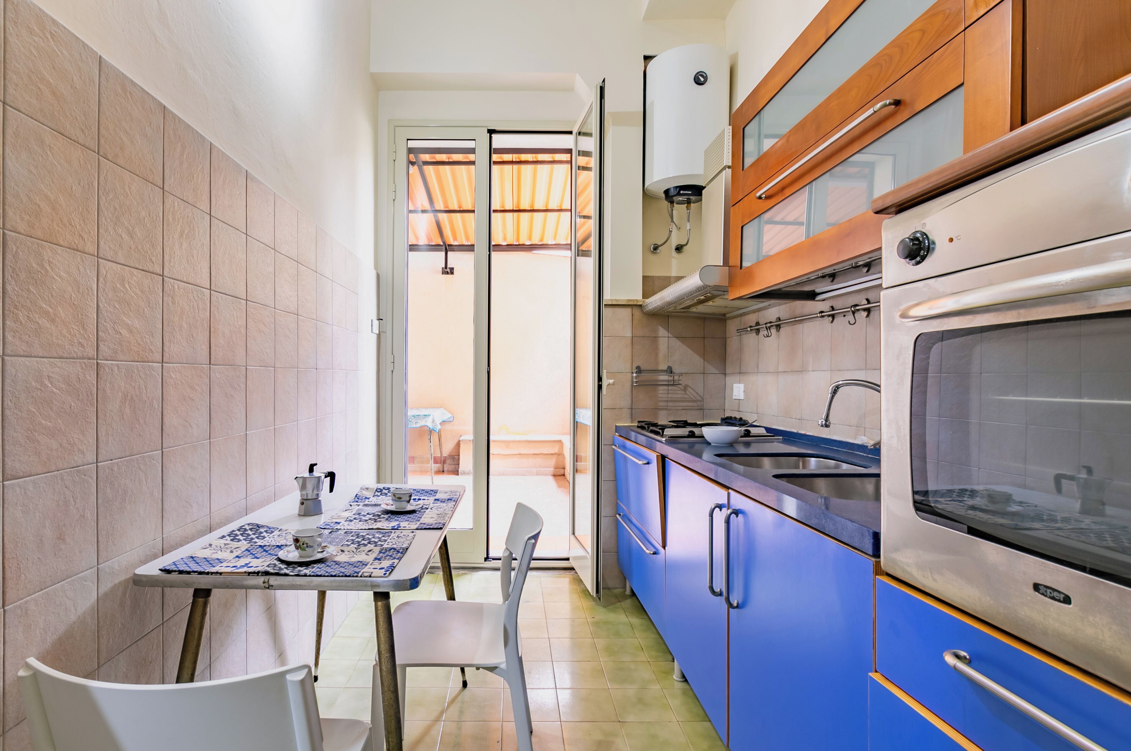 Apartment | Private kitchen | Full-sized fridge, oven, stovetop, cookware/dishes/utensils