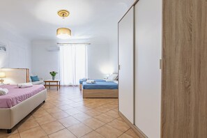 Apartment | Free WiFi - Guesthost - Piazza Pretoria Roomy Flat With Balconies X8 (Palermo)