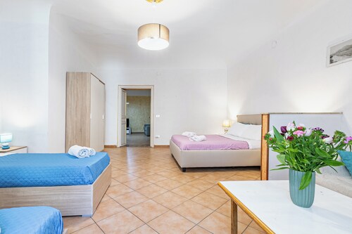 Guesthost - Piazza Pretoria Roomy Flat With Balconies X8