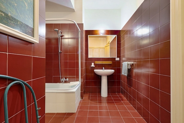 Apartment | Bathroom