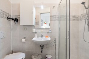 Studio | Bathroom - Guesthost - Fortezza Functional Studio (Florence)