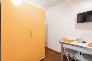 Apartment | Living area - Guesthost - Torre Dei Giudi Functional Apartment (Florence)