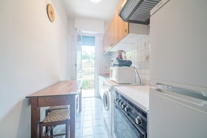 Full-size fridge, microwave, oven, stovetop - Guesthost - New! Rapallo Bellavista Vintage Flat X4 (Rapallo)