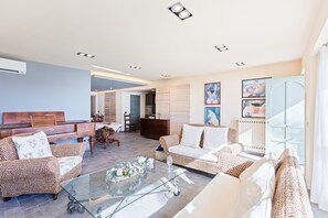 Apartment | Living area - Guesthost - Penelope Seaview Apartment (Catania)
