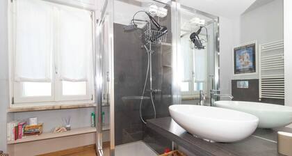 Guesthost - Charming Apt With Parking!