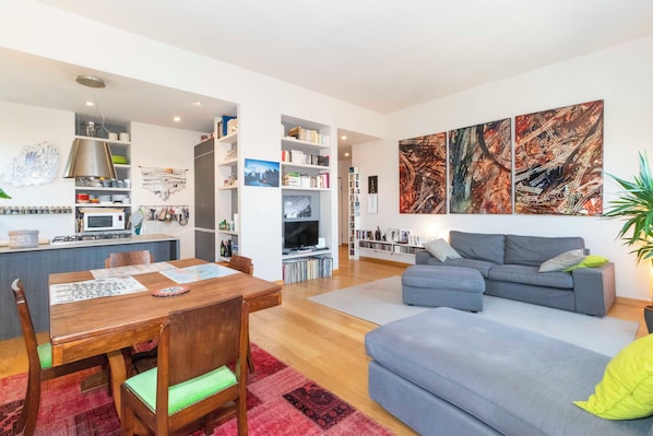 Apartment | Living area | TV