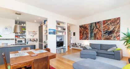 Guesthost - Charming Apt With Parking!