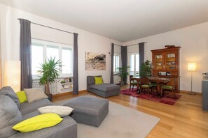 Apartment | Living area | TV - Guesthost - Charming Apt With Parking! (Turin)