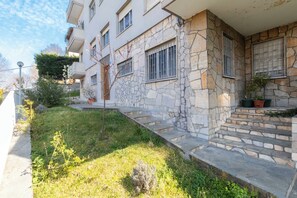 Front of property - Guesthost - Charming Apt With Parking! (Turin)
