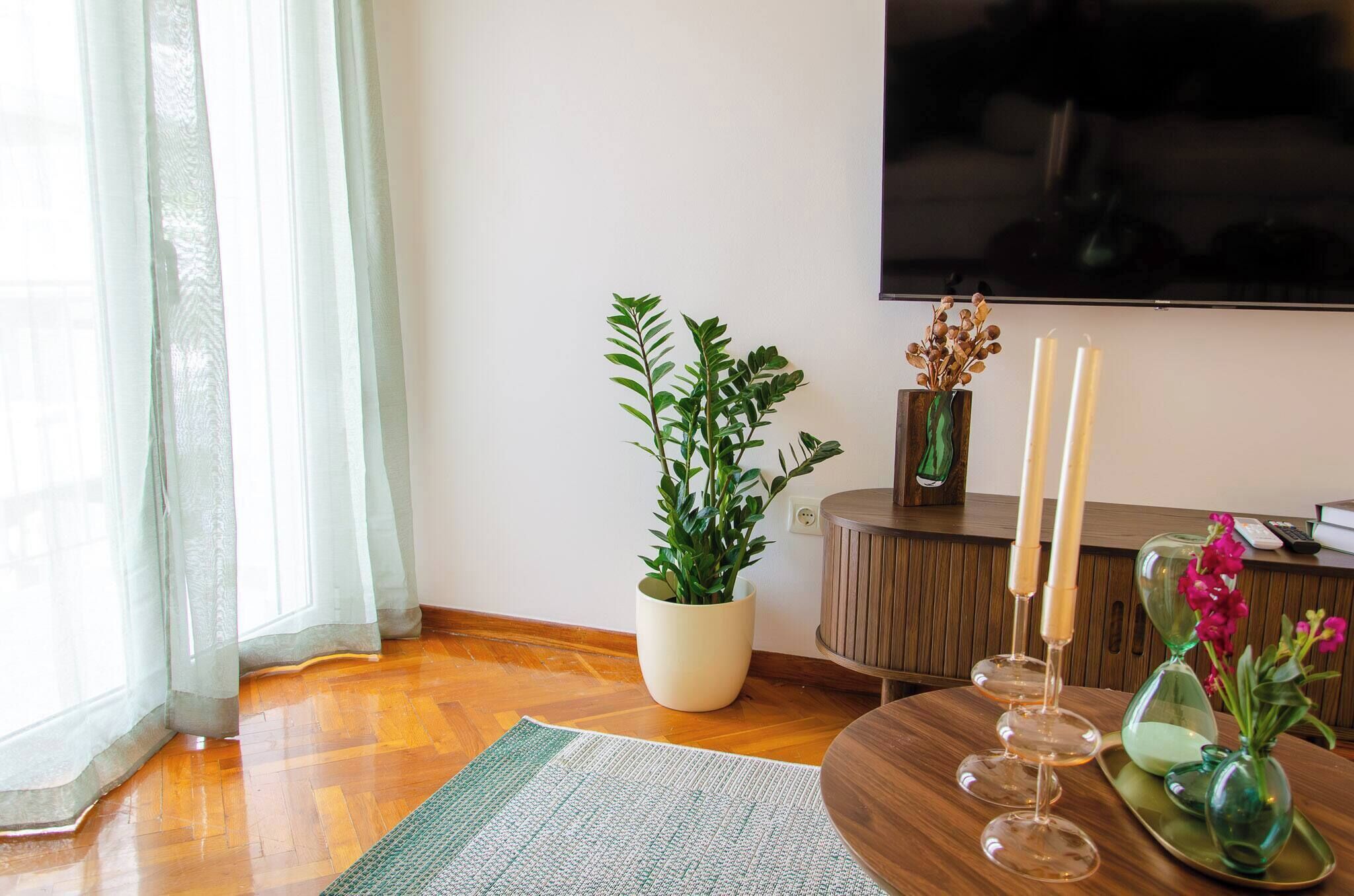 아파트, 침실 1개, 흡연, 발코니 | 거실