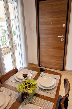 아파트, 침실 1개, 흡연, 발코니 | 다이닝룸