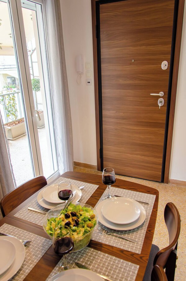 Apartment, 1 Schlafzimmer, Raucher, Balkon | Esszimmer