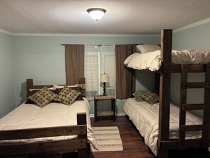 Iron/ironing board, free WiFi, bed sheets - # The LODGE! #  - A Private Ranch Retreat only 10 miles to the ARK Encounter. (Berry)