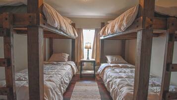 3 dormitorios, tabla de planchar con plancha, wifi gratis y ropa de cama