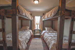 3 habitaciones, tabla de planchar con plancha y wifi gratis 