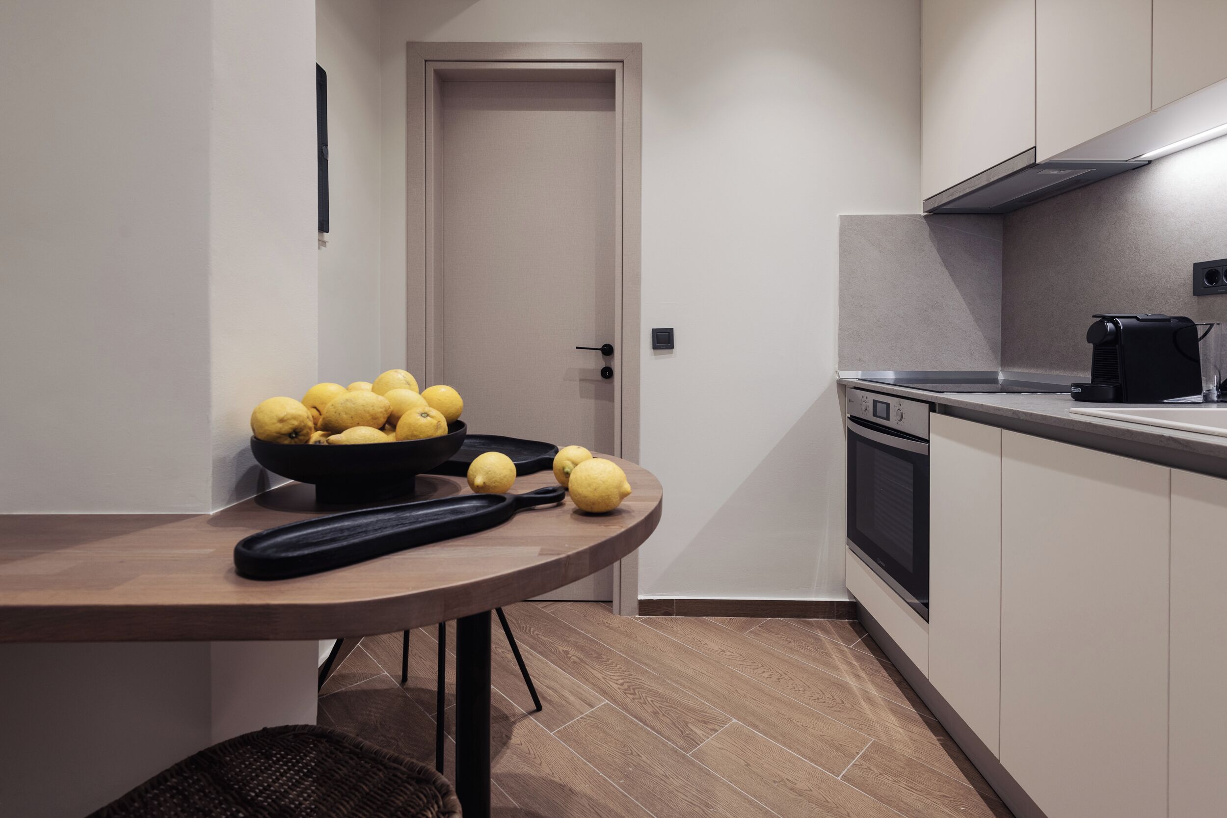 冰箱、微波炉、烤箱、炉灶