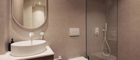 Douche, articles de toilette écologiques, sÚche-cheveux