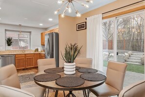 Dining - Charming 3 bed 2 1/2 bath w/ garage. Located on Boise Greenbelt & river. (Garden City)