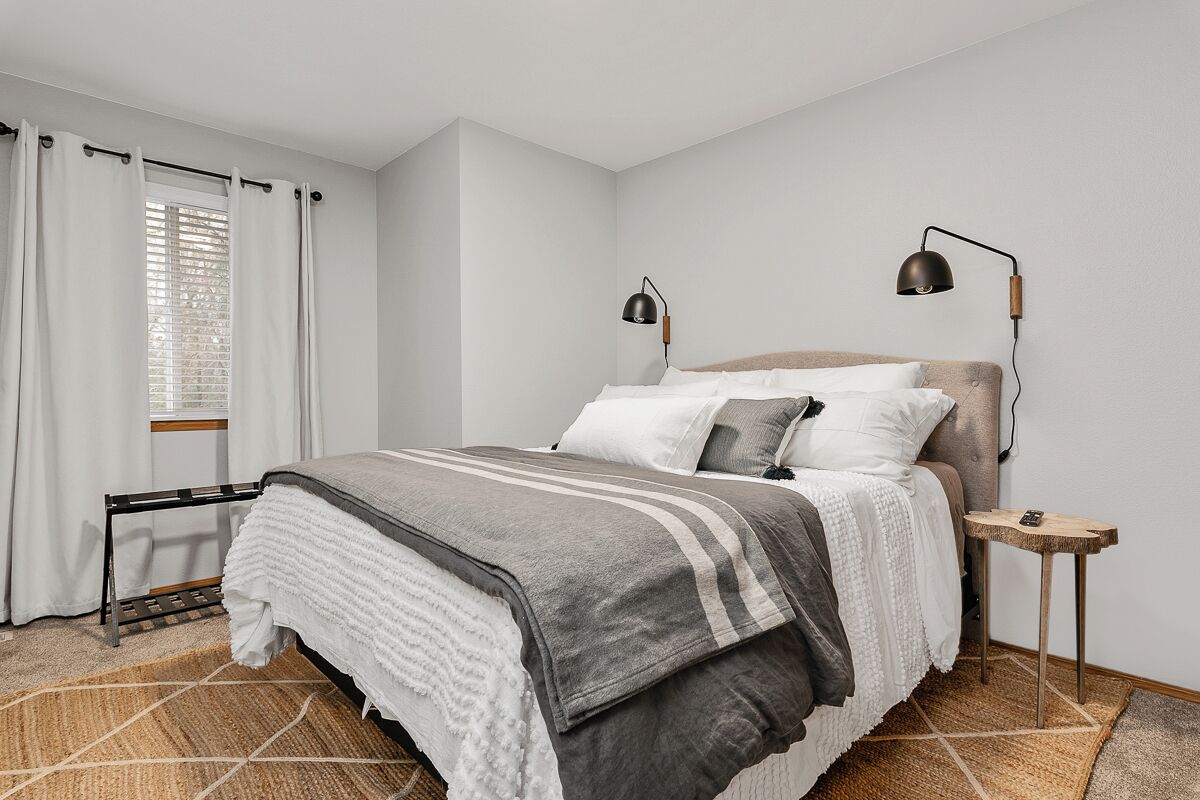 3 bedrooms, desk, iron/ironing board, travel cot