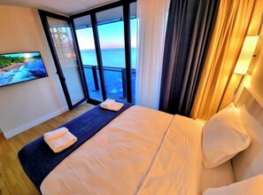 1 bedroom, iron/ironing board, Internet, bed sheets - Fantastic 1-bedroom apartment with AC Panoramic View (Batumi)