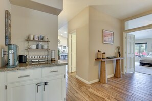 Interior - Cave Creek Desert & Entertainment Oasis (Cave Creek)