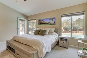 4 bedrooms, iron/ironing board, travel cot, Internet - Cave Creek Desert & Entertainment Oasis (Cave Creek)