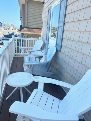 Property grounds - Beautiful 6-bedroom, 12pp, house, a block n 1/2 from the beach w yard
n rec room (Lavallette)