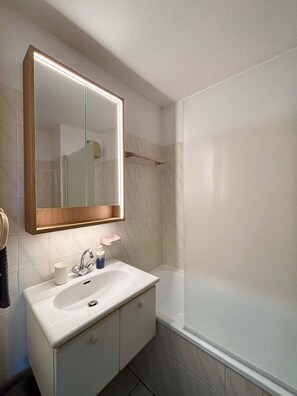 Hair dryer, towels