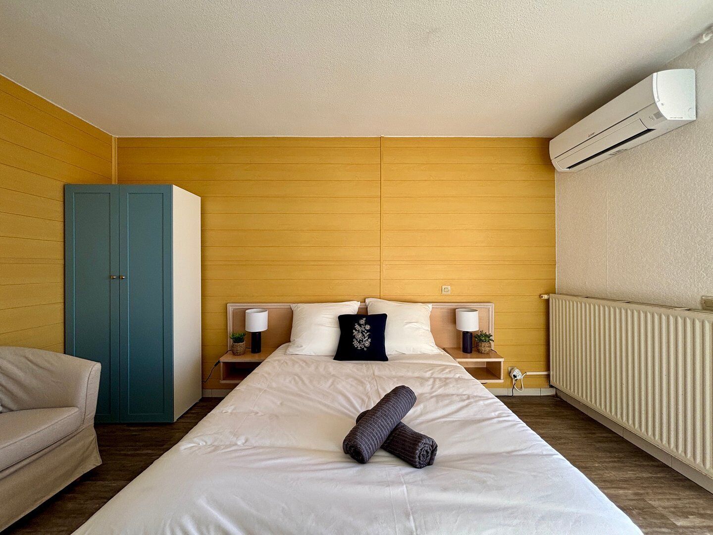 Fer et planche à repasser, accès Internet, draps fournis