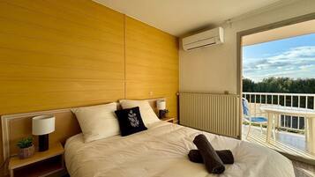 Fer et planche Ă repasser, accĂšs Internet, draps fournis