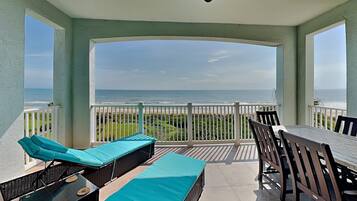 Condo (3 Bedrooms) | Front of property