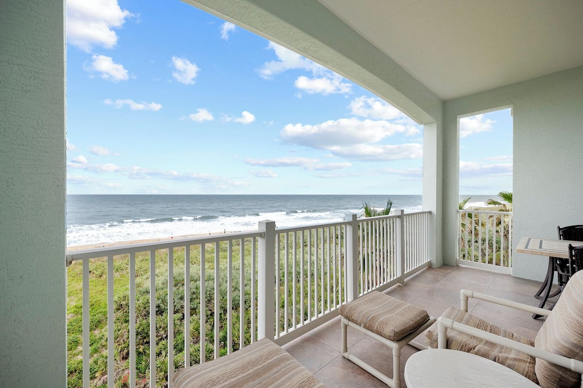 Condo (3 Bedrooms) | Front of property