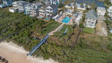 Condo (3 Bedrooms) | Property amenity