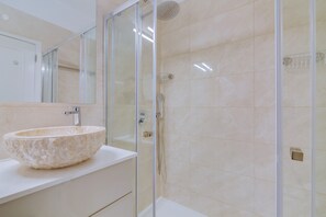 Apartment, 3 Bedrooms, Pool Access | Bathroom - Carteia Beachfront at Praia da Gaivota (Loulé)